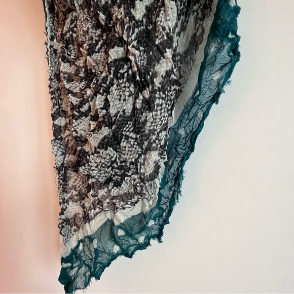 MASSIMO DUTTO SNAKE PRINT SPRING SCARF - Picture 8 of 11